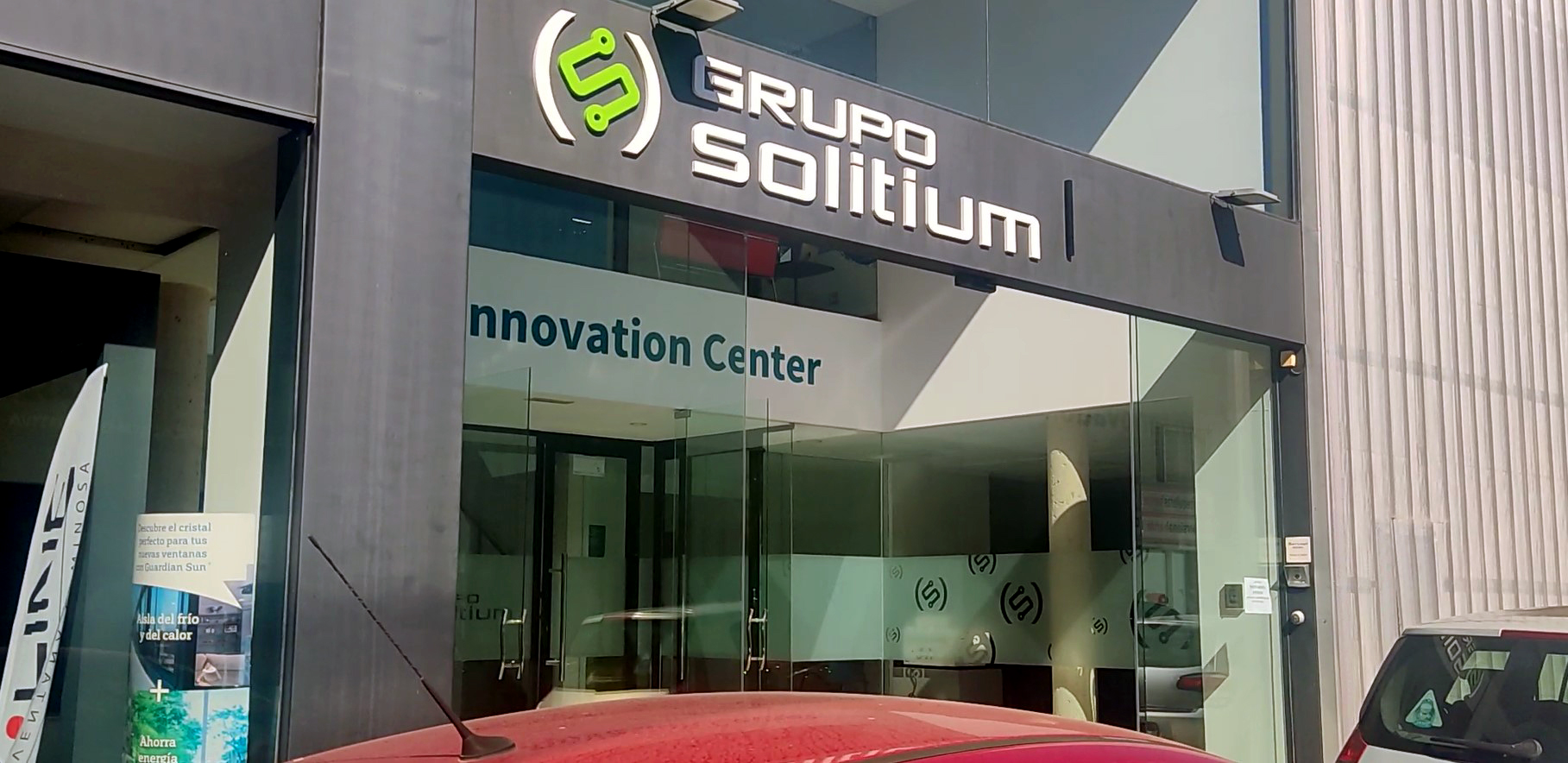 imagen de ricoh valencia con el logo de solitium